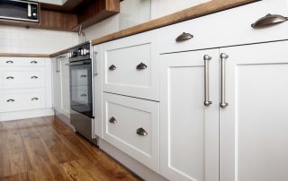 how to prime cabinets